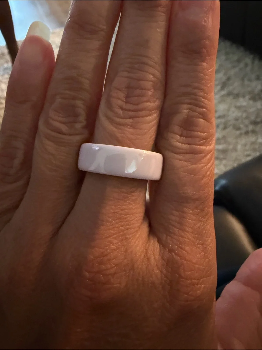 Oura Ring 4 Ceramic White and Silver